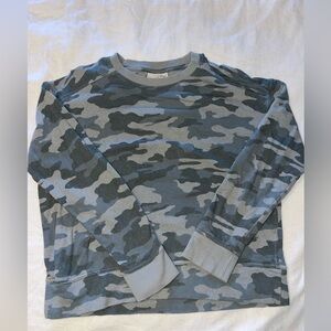 Universal Thread sweater size small